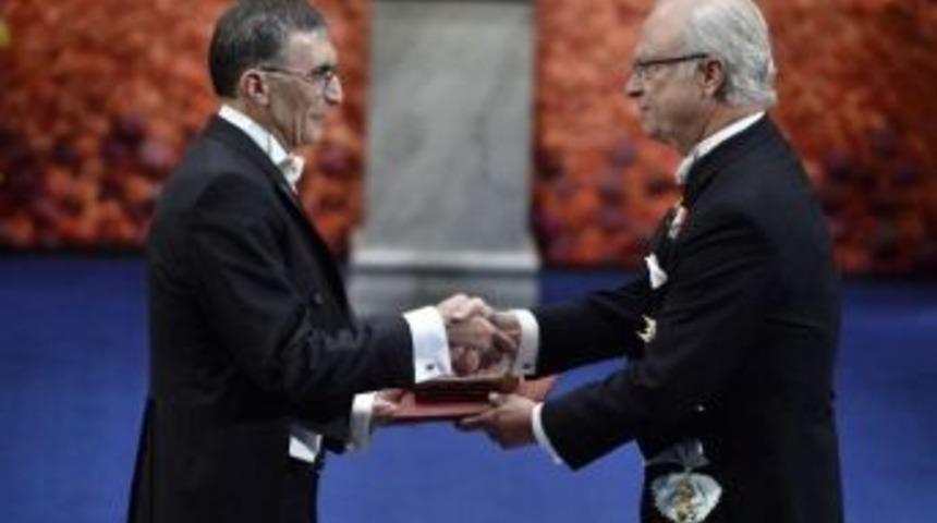 Prof. Dr. Aziz Sancar Nobel Madalyası Ve Sertifikasını &Uuml;niversitesine Bağışlıyor
