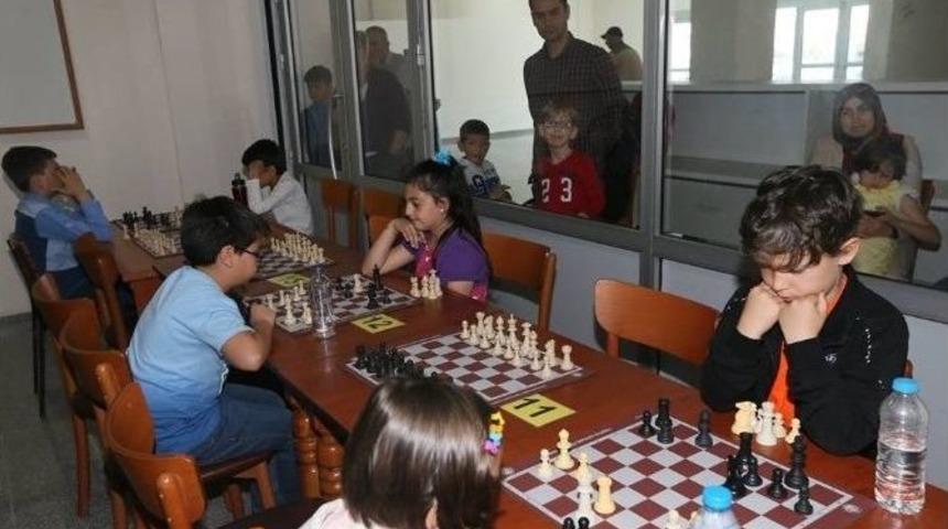 K&uuml;tahya&rsquo;da Satran&ccedil; Turnuvası