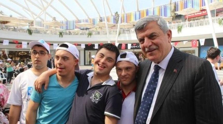 Başkan Karaosmanoğlu, Engelsiz Eğlence Şenliğine Katıldı