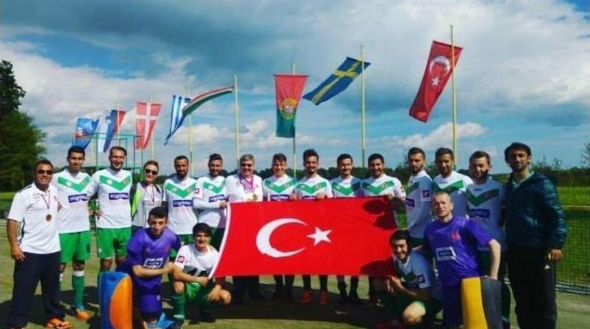 Highway Erkek Hokey Takımı Avrupa Şampiyonu Oldu