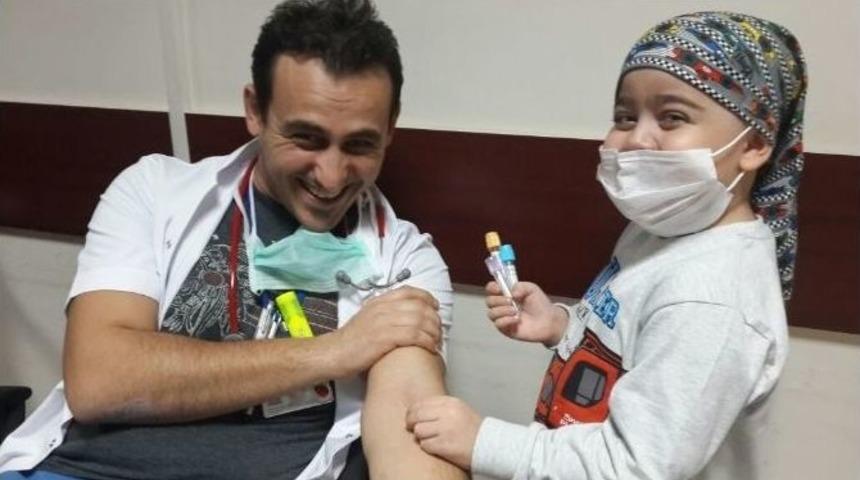 L&ouml;semi Hastası 7 Yaşındaki Eren, İkizi Eymen İle Birlikte Okula Gitmek İstiyor