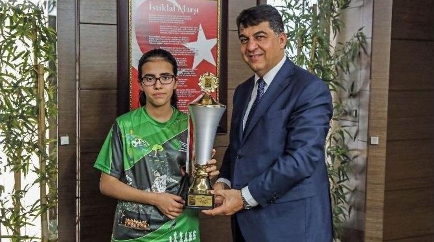 Satrancın Gen&ccedil; Ustaları Şehitkamil Belediye Başkanı Rıdvan Fadıloğlu&rsquo;nu Ziyaret Etti