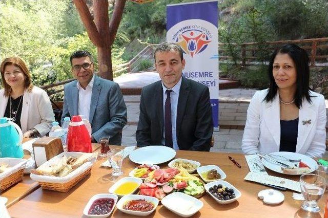 Büyükler Gençlere Deneyimlerini Anlattı