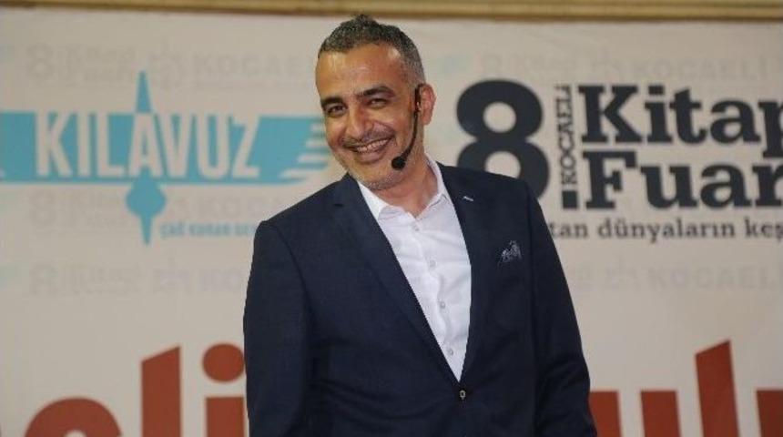 Sunucu Bekir Develi 8. Kitap Fuarı&rsquo;nı Renklendirdi
