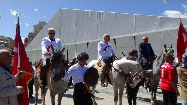 Osmanlı Hanedanı, Erzurum’da Türk Şölenine Katıldı