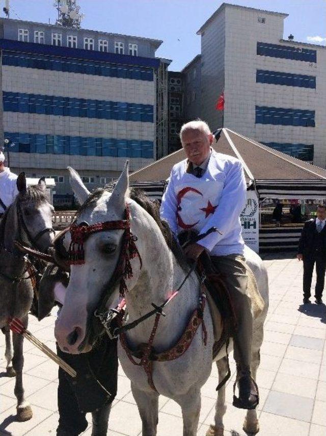 Osmanlı Hanedanı, Erzurum’da Türk Şölenine Katıldı