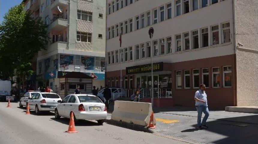 Emniyet M&uuml;d&uuml;rl&uuml;ğ&uuml; &Ouml;n&uuml;ne Beton Bloklar Koyuldu