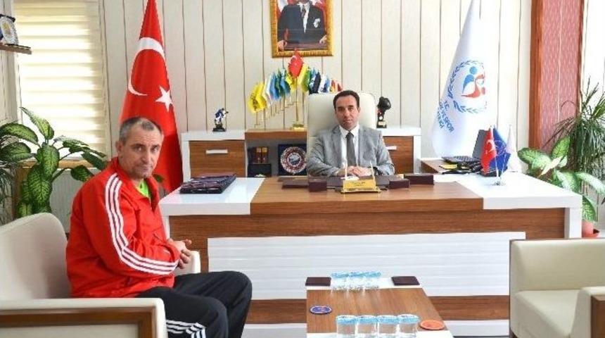 İl M&uuml;d&uuml;r&uuml; Yıldız, Milli Atleti Makamında Ağırladı
