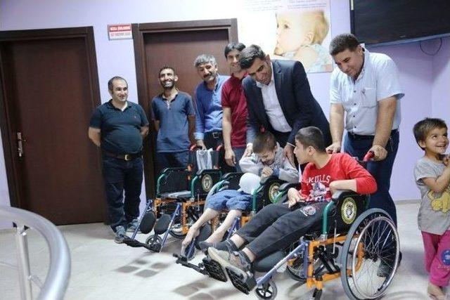 Cizre Belediyesinden Bedensel Engellilere Tekerlekli Sandalye 2