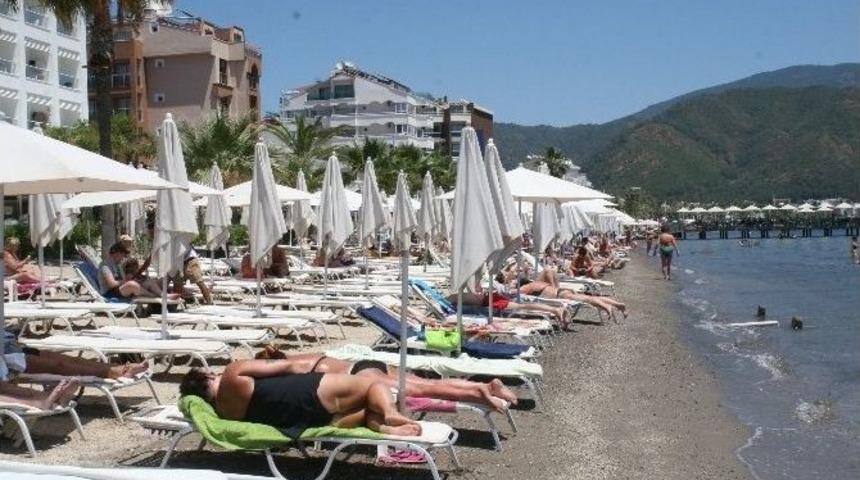 Marmaris&rsquo;te G&uuml;neş Sahilleri Hareketlendirdi