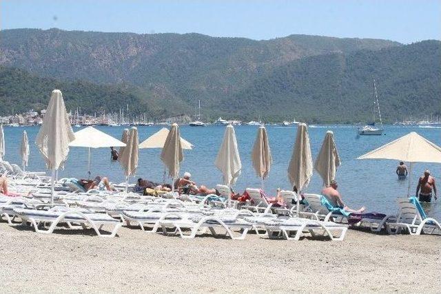 Marmaris’te Güneş Sahilleri Hareketlendirdi