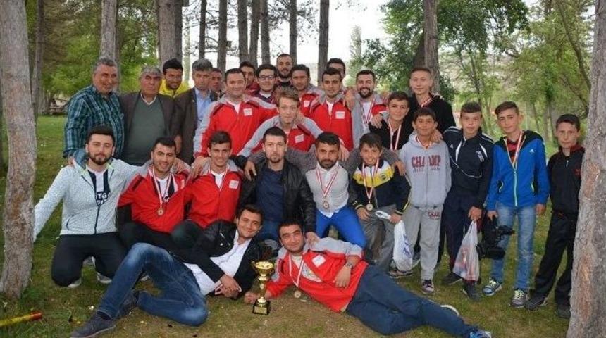 Seyitgazispor Şampiyonluk Kupasını Aldı