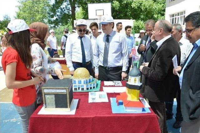 Niksar Anadolu Lisesi’nde “4006 Tübitak Bilim Fuarı”