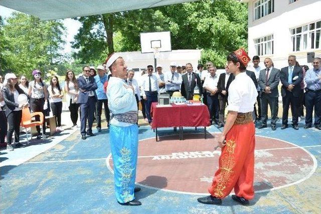 Niksar Anadolu Lisesi’nde “4006 Tübitak Bilim Fuarı”