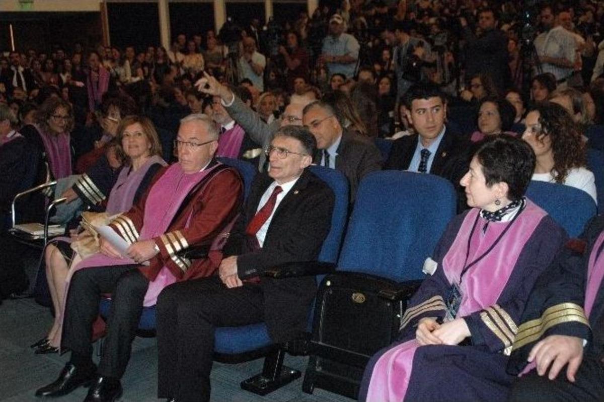 Prof. Dr. Sancar, Ayakta Alkışlandı