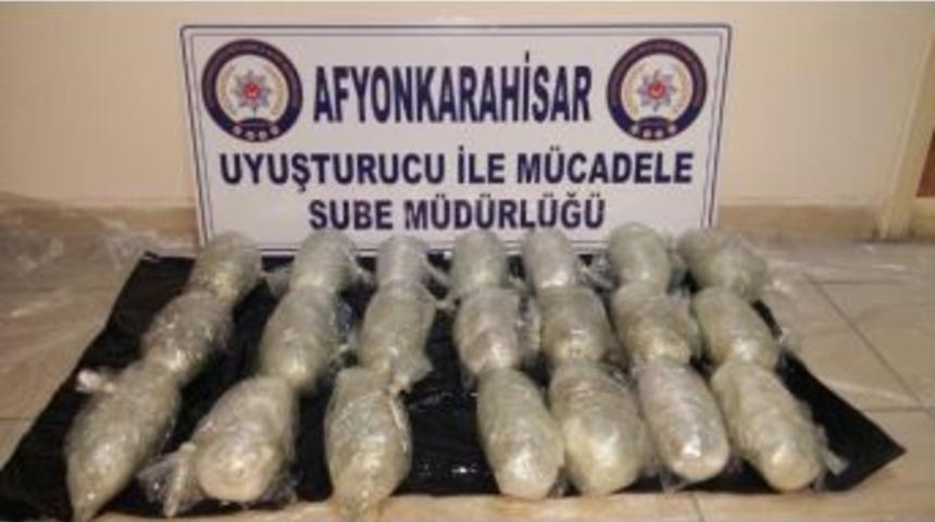 Afyonkarahisar&rsquo;da Zehir Tacirlerinin Araca Zulaladığı 15 Kilo Esrarı Narkotik K&ouml;peği Buldu