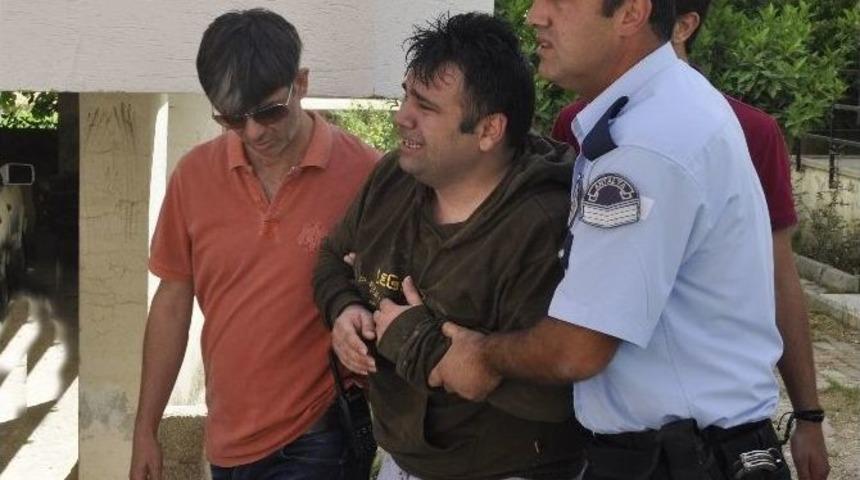 Kayınpederini Bı&ccedil;aklayarak Hastanelik Etti