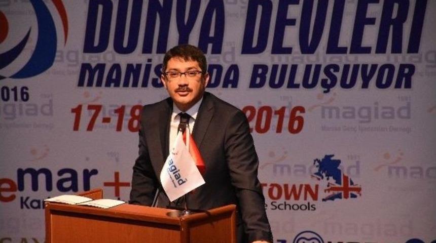 Başkan &Ccedil;elik, &Uuml;niversiteli Gen&ccedil;lere Hitap Etti