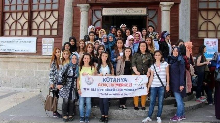 &Ouml;ğrenciler, K&uuml;tahya Gen&ccedil;lik Merkezi&rsquo;ni Ziyaret Etti