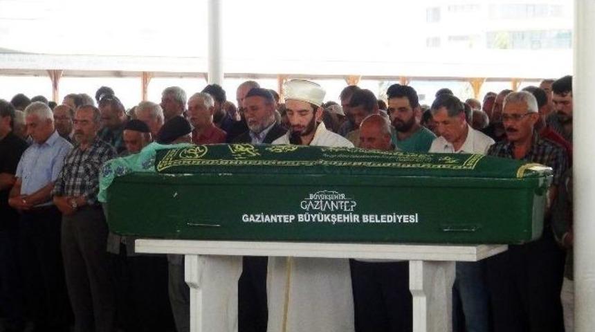 Maganda Kurşunuyla Hayatını Kaybeden Kadın Defnedildi