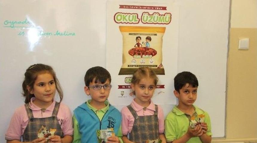 İlkokul &Ouml;ğrencilerine Enerji Versin Diye Kuru &Uuml;z&uuml;m Dağıtıldı