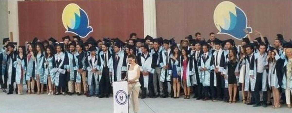 Kuşadası Mezunlarını Uğurladı