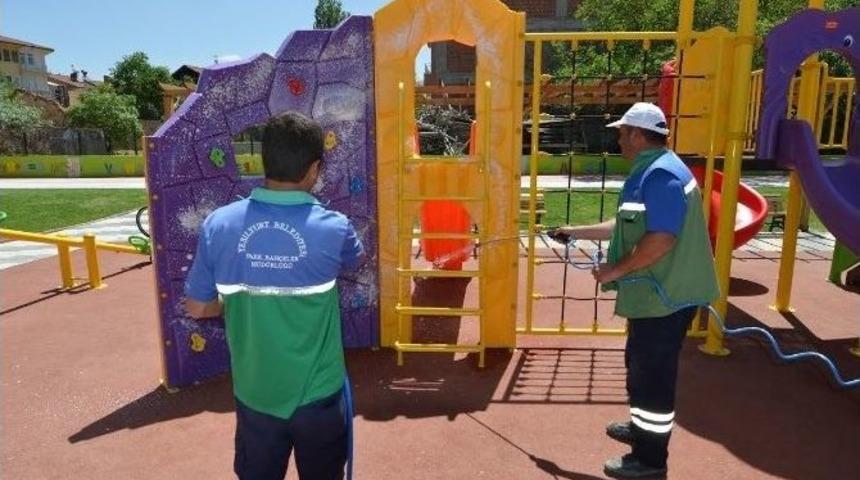 &Ccedil;ocuk Parkları Artık Dezenfektan Aracıyla Temizlenecek