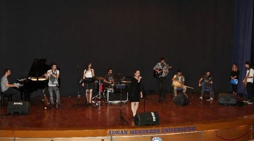 Ad&uuml;&rsquo;de T&uuml;rk&uuml;lerle Pop Şarkıları Harmanlandı