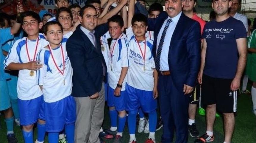 Sportif Yarışmalarda Dereceye Girenler &Ouml;d&uuml;llendirildi