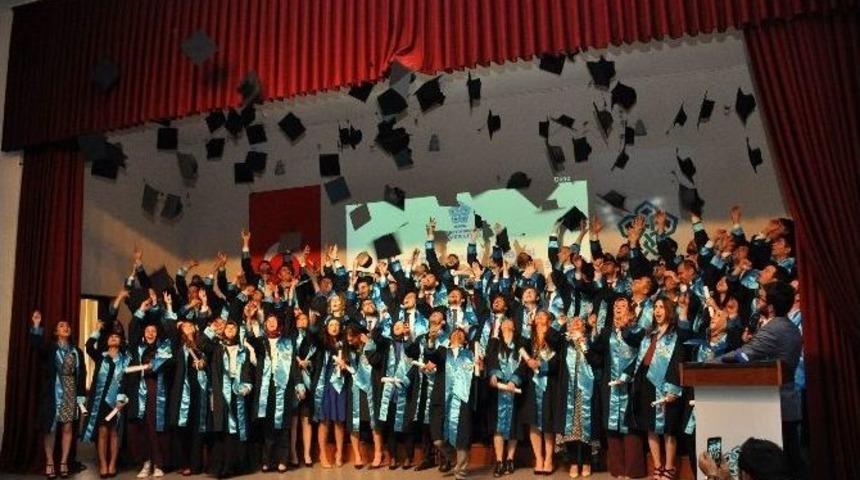 Ne&uuml; M&uuml;hendislik Ve Mimarlık Fak&uuml;ltesi İlk Mezunlarını Verdi