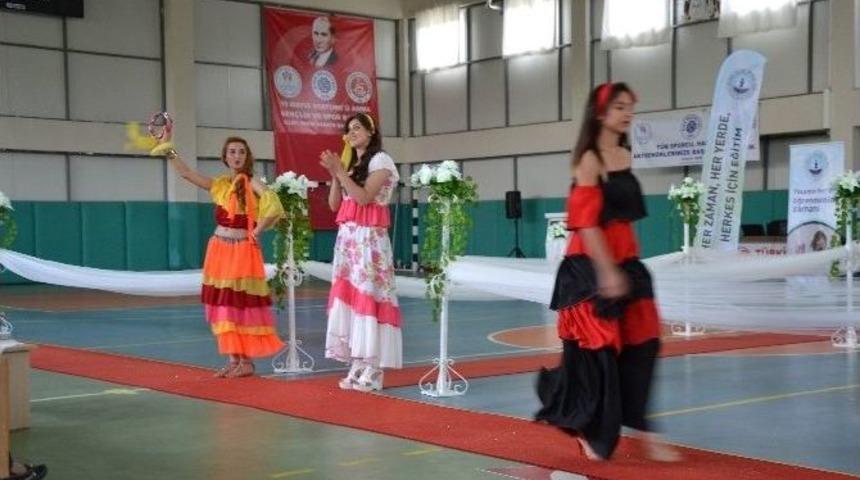 Biga&rsquo;da Kadınlara Y&ouml;nelik Defile