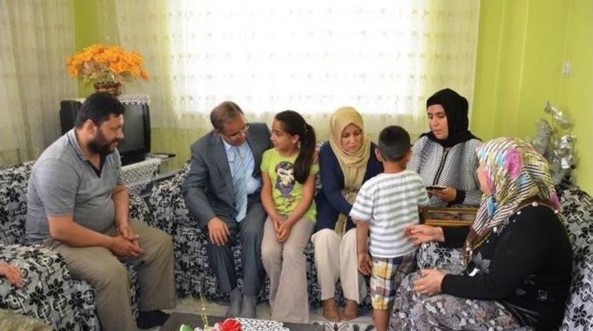 Vali Tapsız&rsquo;dan Roketli Saldırıda Hayatını Kaybeden Arslan Ailesine Ziyaret