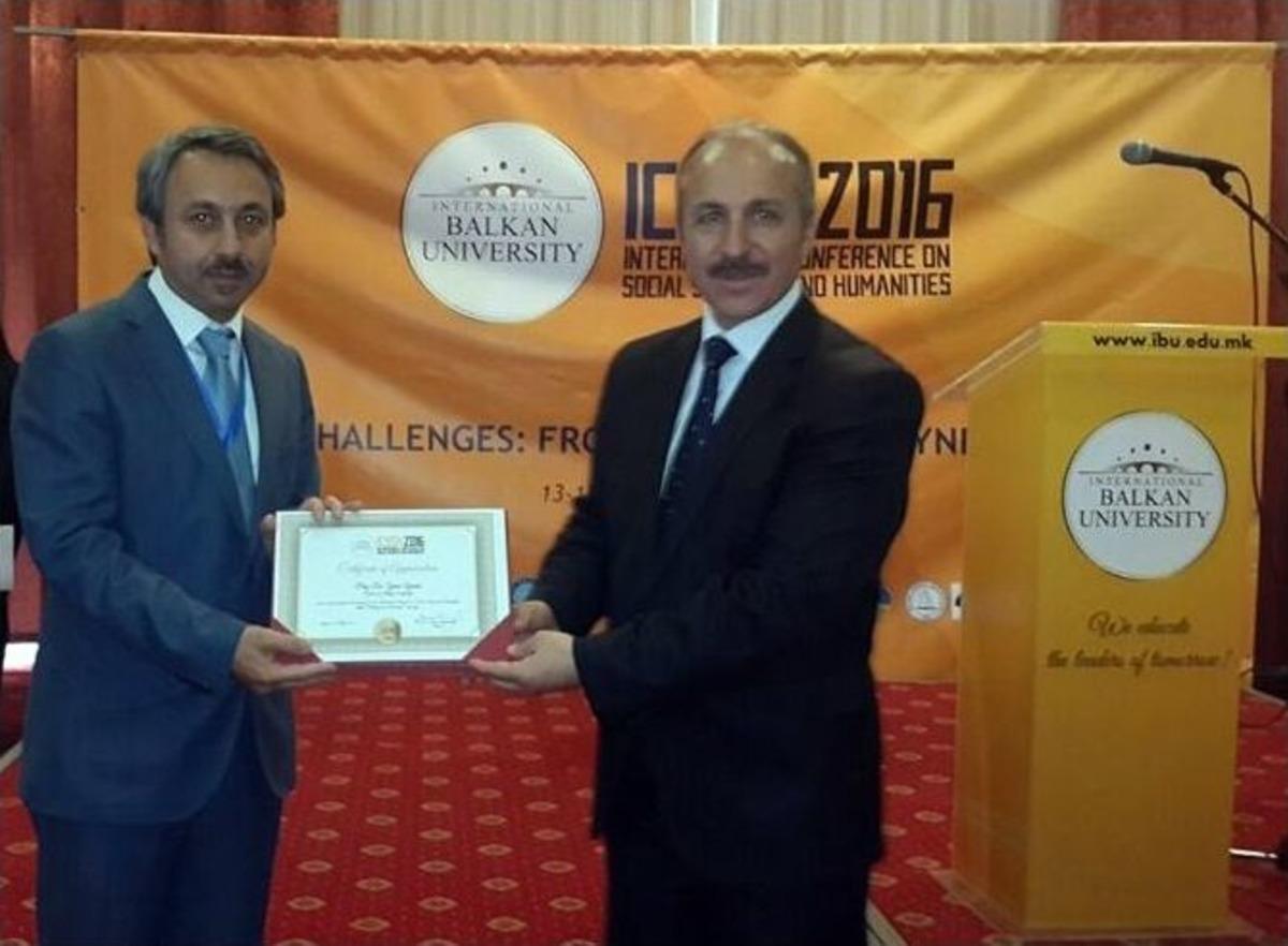 Rekt&ouml;r Yener &Uuml;sk&uuml;p&rsquo;te Konferansa Katıldı
