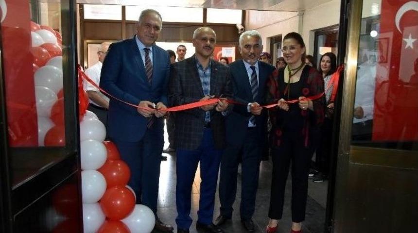 Emel Oğuz, İlk Kişisel Ke&ccedil;e Sergisini A&ccedil;tı