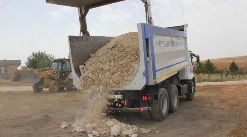 Eyy&uuml;biye Belediyesi Yol Yapım &Ccedil;alışmalarına Devam Ediyor