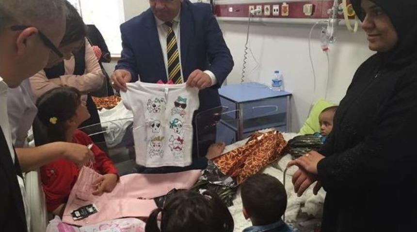 Ergene Belediye Başkanı Y&uuml;ksel Kilis`e G&ouml;nderilen Yardımları Bizzat Teslim Etti