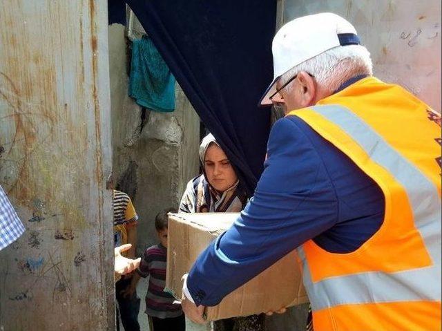 Ergene Belediye Başkanı Y&uuml;ksel Kilis`e G&ouml;nderilen Yardımları Bizzat Teslim Etti 2