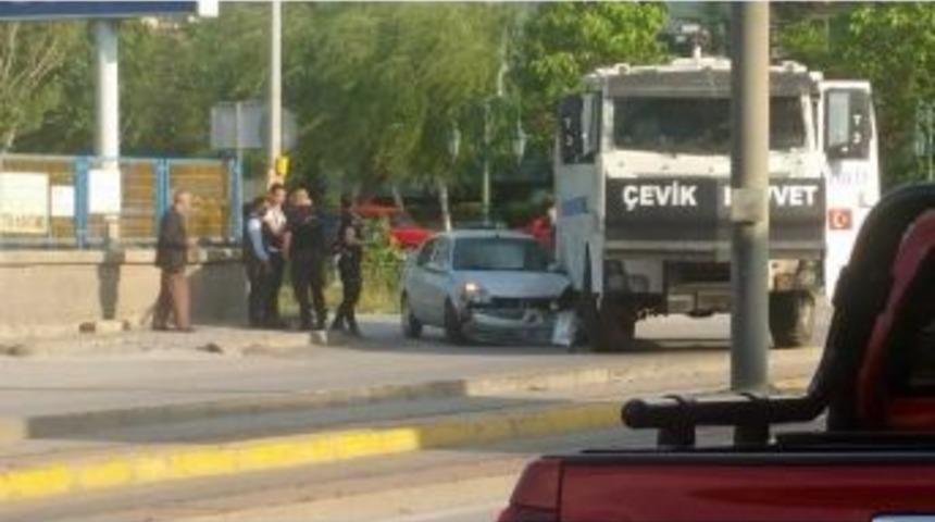 Aradan Ge&ccedil;mek İstedi, Toma&rsquo;ya &Ccedil;arptı