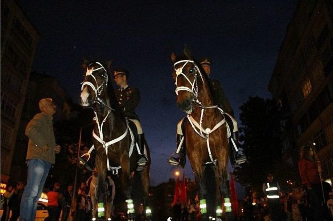 Sağanak Yağış Altında &lsquo;fener Alayı&rsquo;