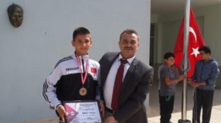 Eren Hızlı, G&uuml;m&uuml;ş Madalya Kazandı