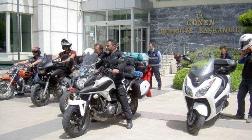 G&ouml;nenli Motosiklet&ccedil;i Şehit Aileleri İ&ccedil;in Yola &Ccedil;ıktı