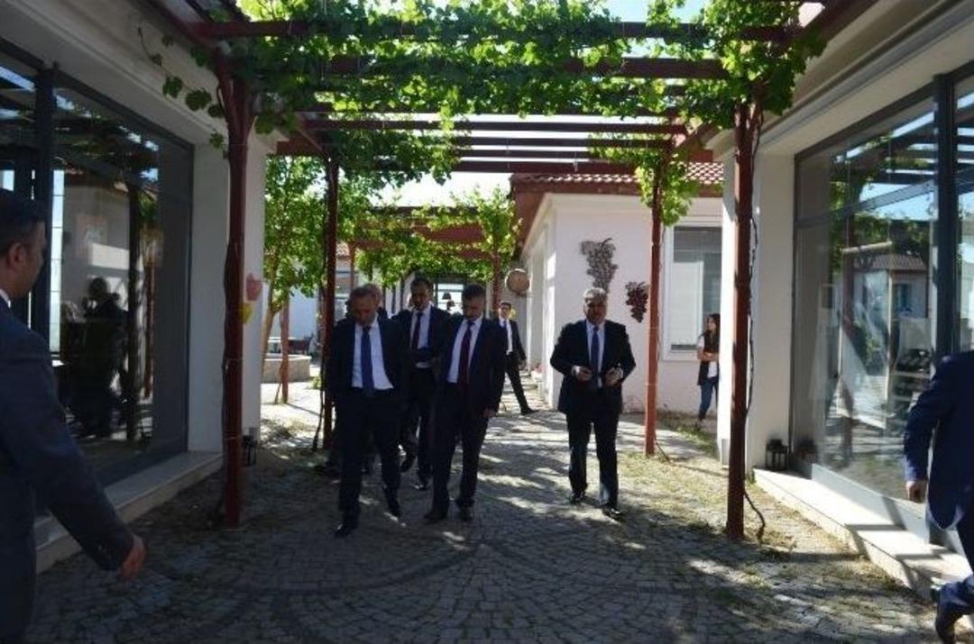 Valiler Kula&rsquo;da Bir Araya Geldi