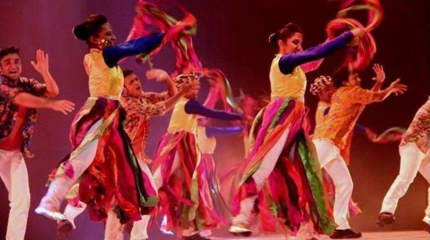 Taj Express Sanatseverleri B&uuml;y&uuml;ledi