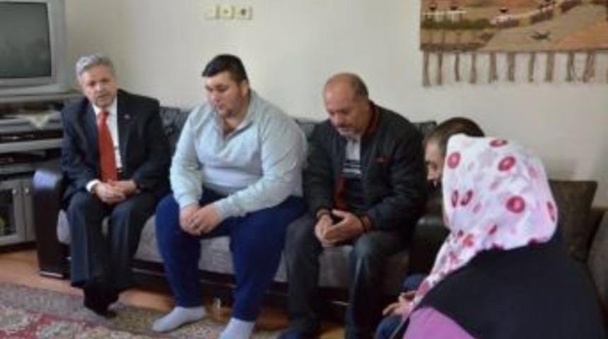 Vali Kahraman&rsquo;dan Obeziteli Gence Yardım Eli