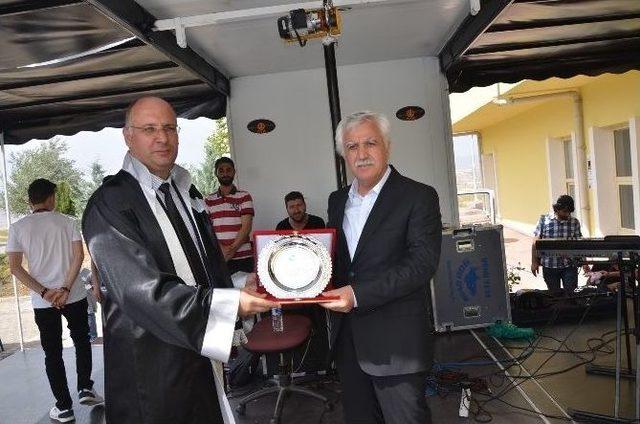 Adıyaman &Uuml;niversitesi Kahta Myo 10. Yıl Mezunlarını Uğurladı 1