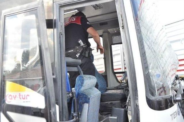 Akhisar&rsquo;da &Ouml;ğrenci Servisi Kaza Yaptı: 9 Yaralı 1