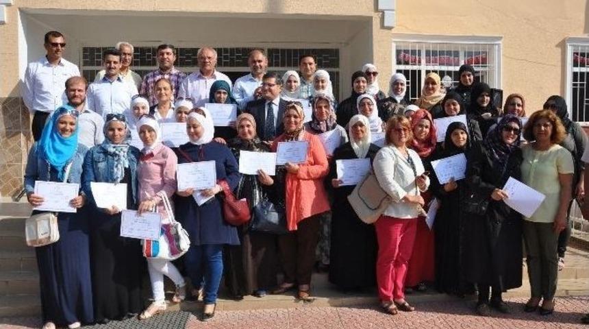 T&uuml;rk&ccedil;e &Ouml;ğrenen Suriyeliler Sertifikalarını Aldı