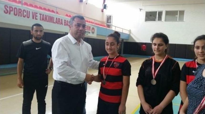 Okullarası K&uuml;&ccedil;&uuml;k Kızlar Futsal M&uuml;sabakaları