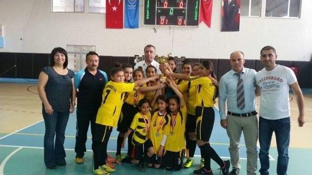 Okullarası Küçük Kızlar Futsal Müsabakaları