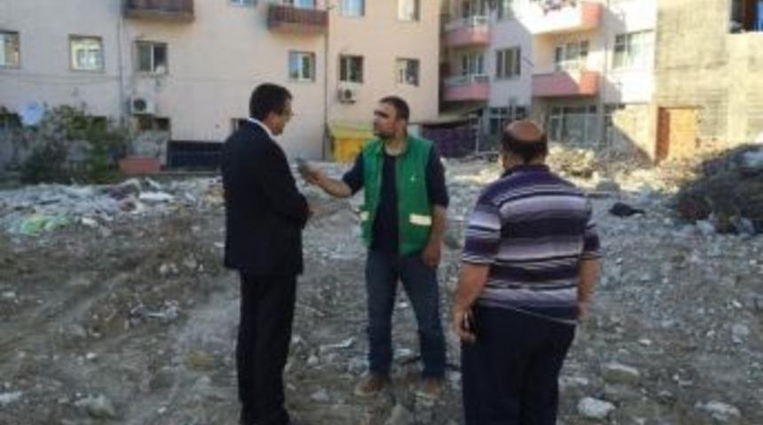Chp&rsquo;li Vekil B&uuml;lent &Ouml;z Lapseki&rsquo;de Yıkılan Binayı İnceledi